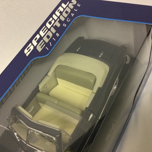 1949 Maisto Ford Convertible Blue Gray Special Edition 1:18 Die Cast Car NIB - Picture 9 of 10